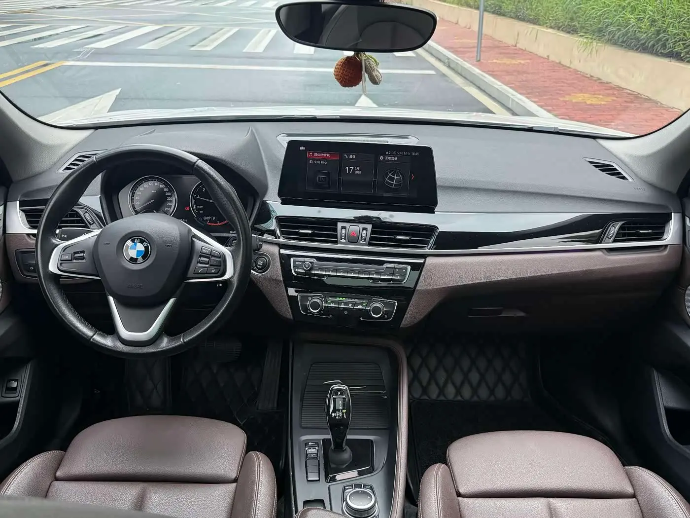 BMW X1 2021 — Фото 11/17