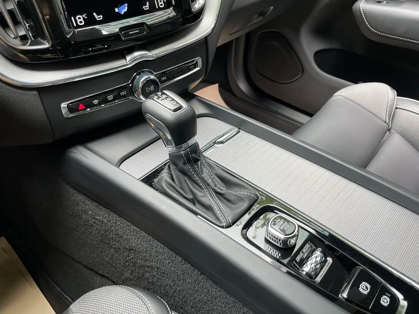 Volvo XC60 2020 — Фото 14/19