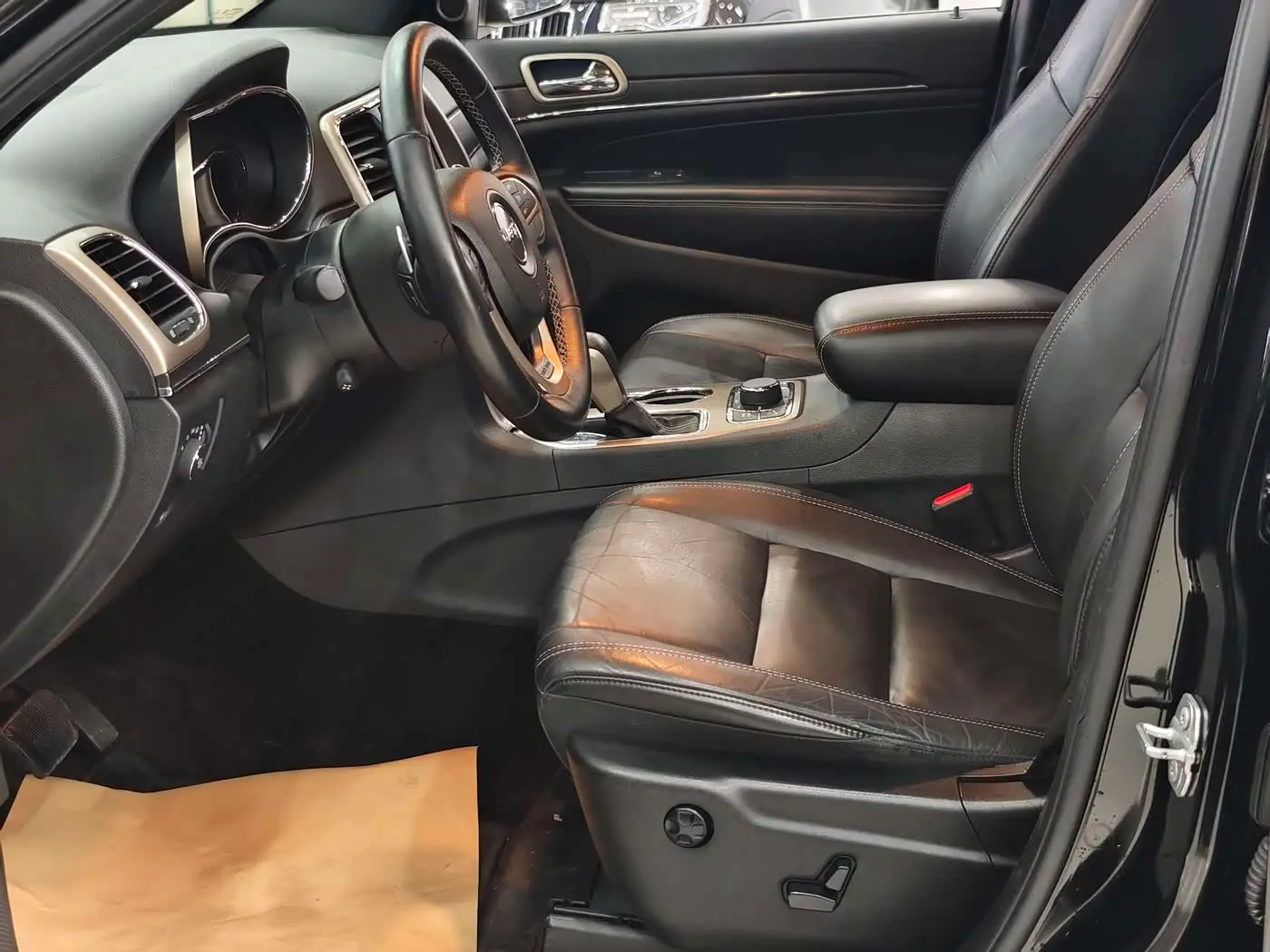Jeep Grand Cherokee 2019 — Фото 9/20