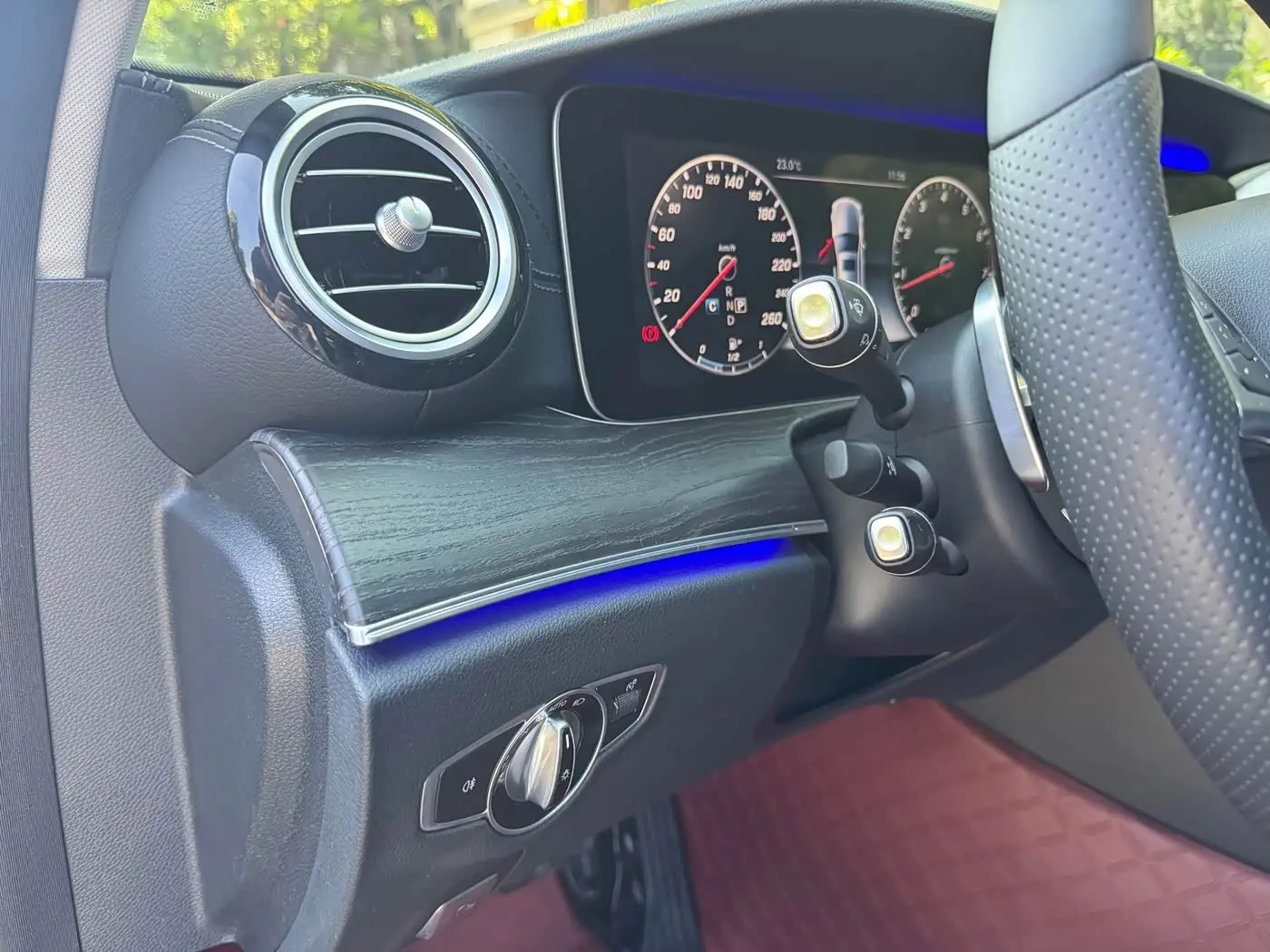 Mercedes-Benz E-Class 2016 — Фото 9/16