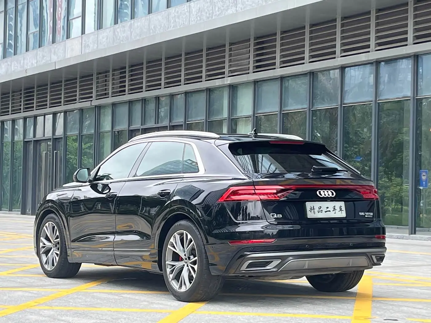 Audi Q8 2021 — Photo 4/15