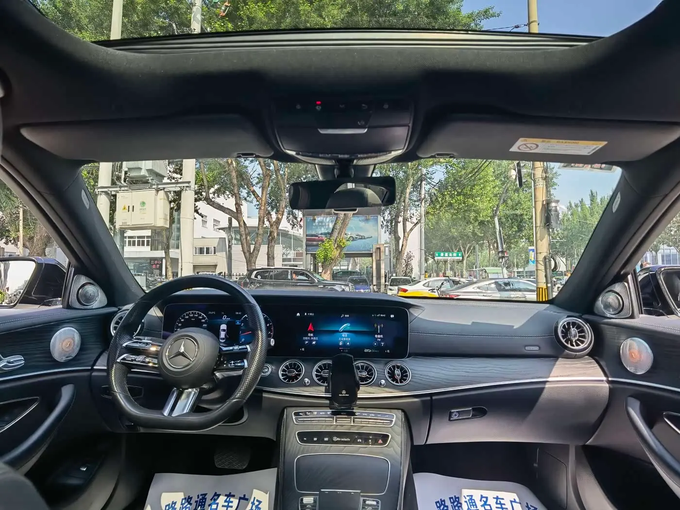 Mercedes-Benz E-Class 2022 — Photo 7/18