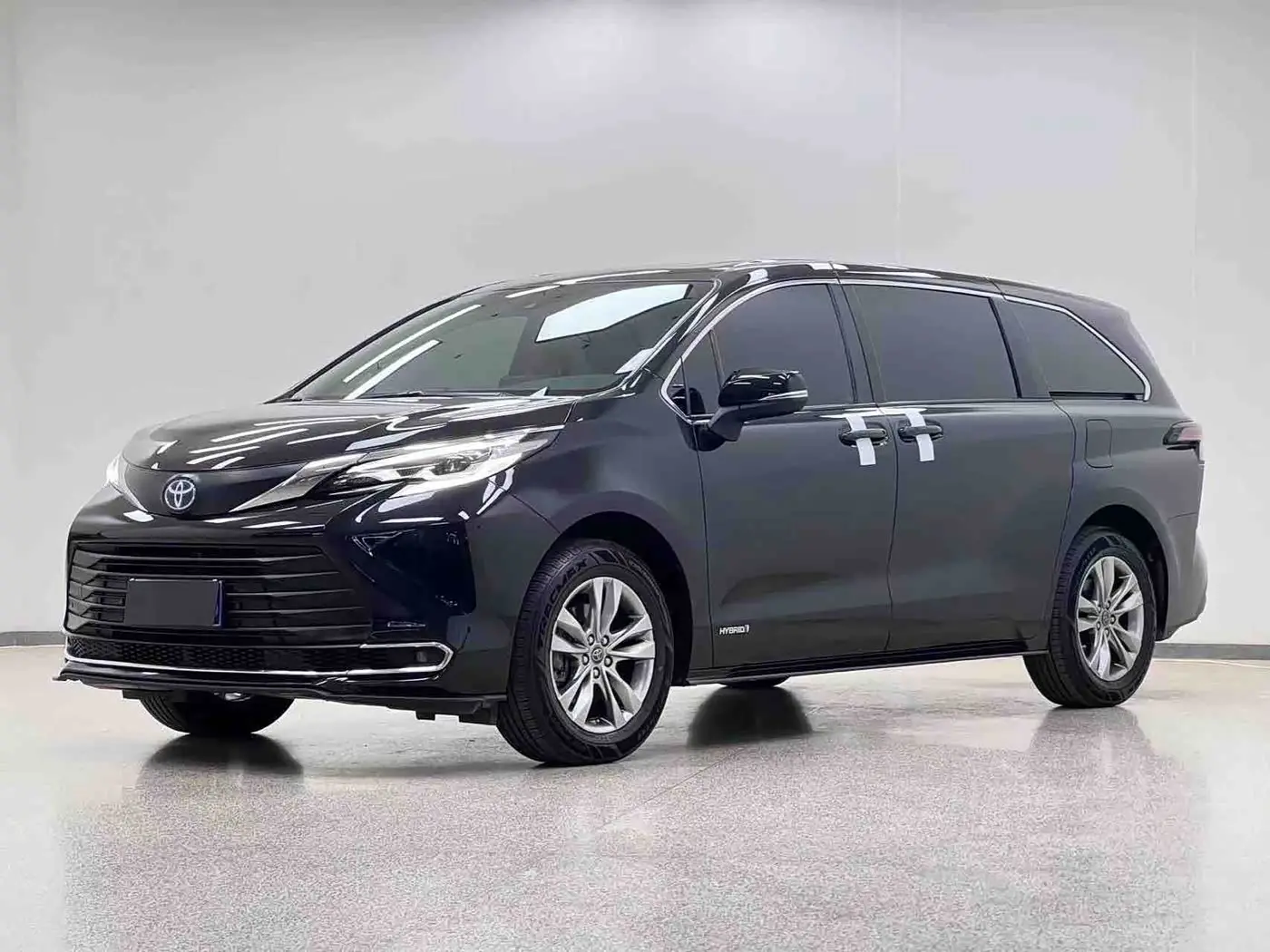 Toyota Sienna 2023 — Photo 1/20