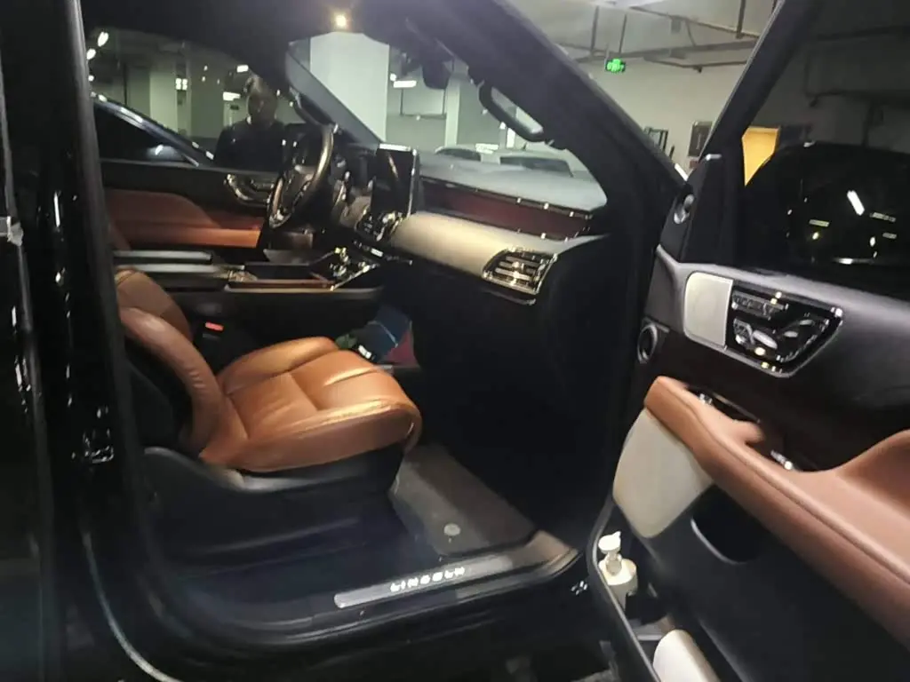Lincoln Navigator 2021 — Photo 10/15