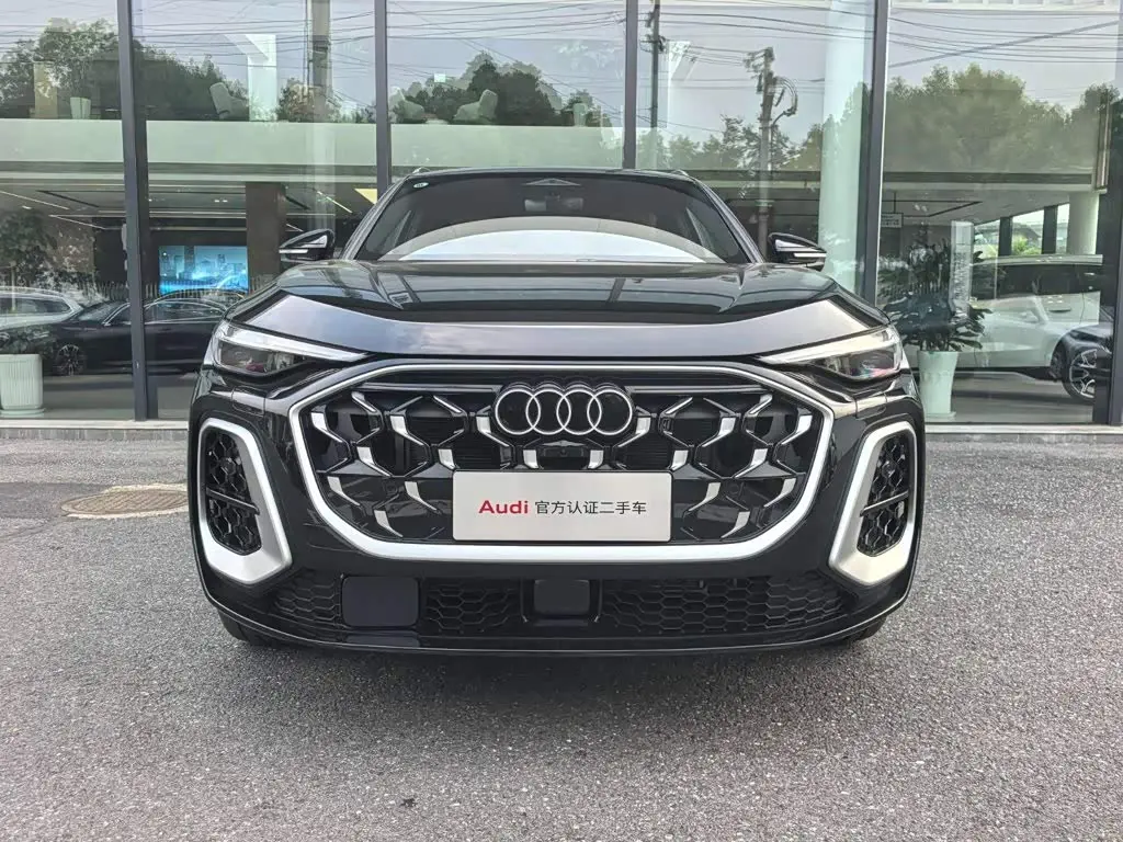 Audi Q5L 2025 — Photo 4/17