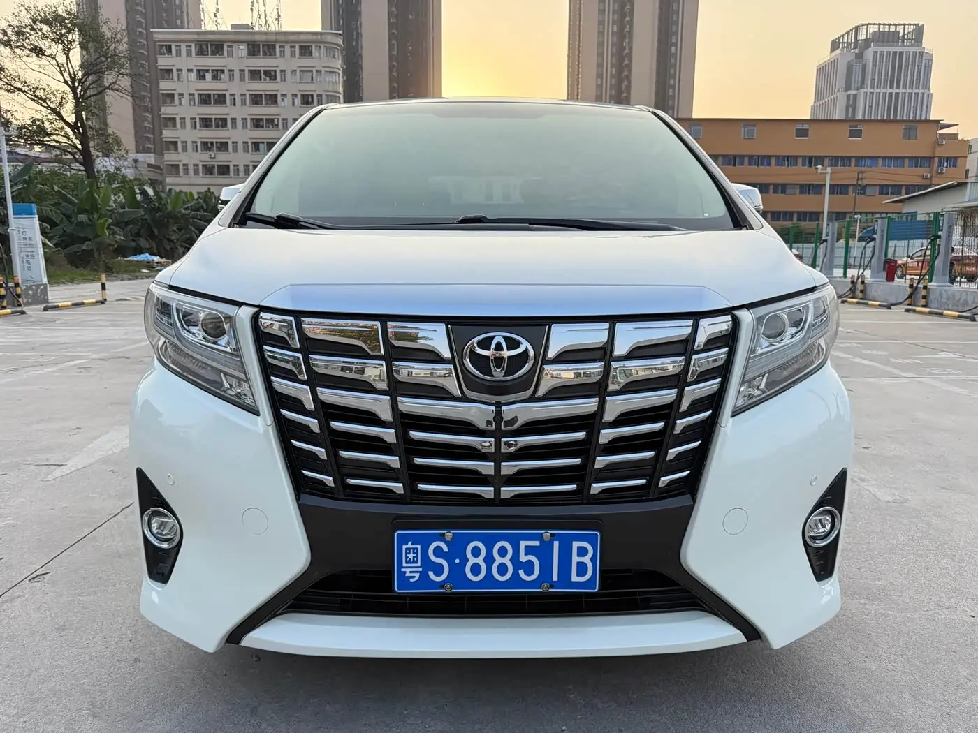 Toyota Alphard 2017 — Photo 2/12