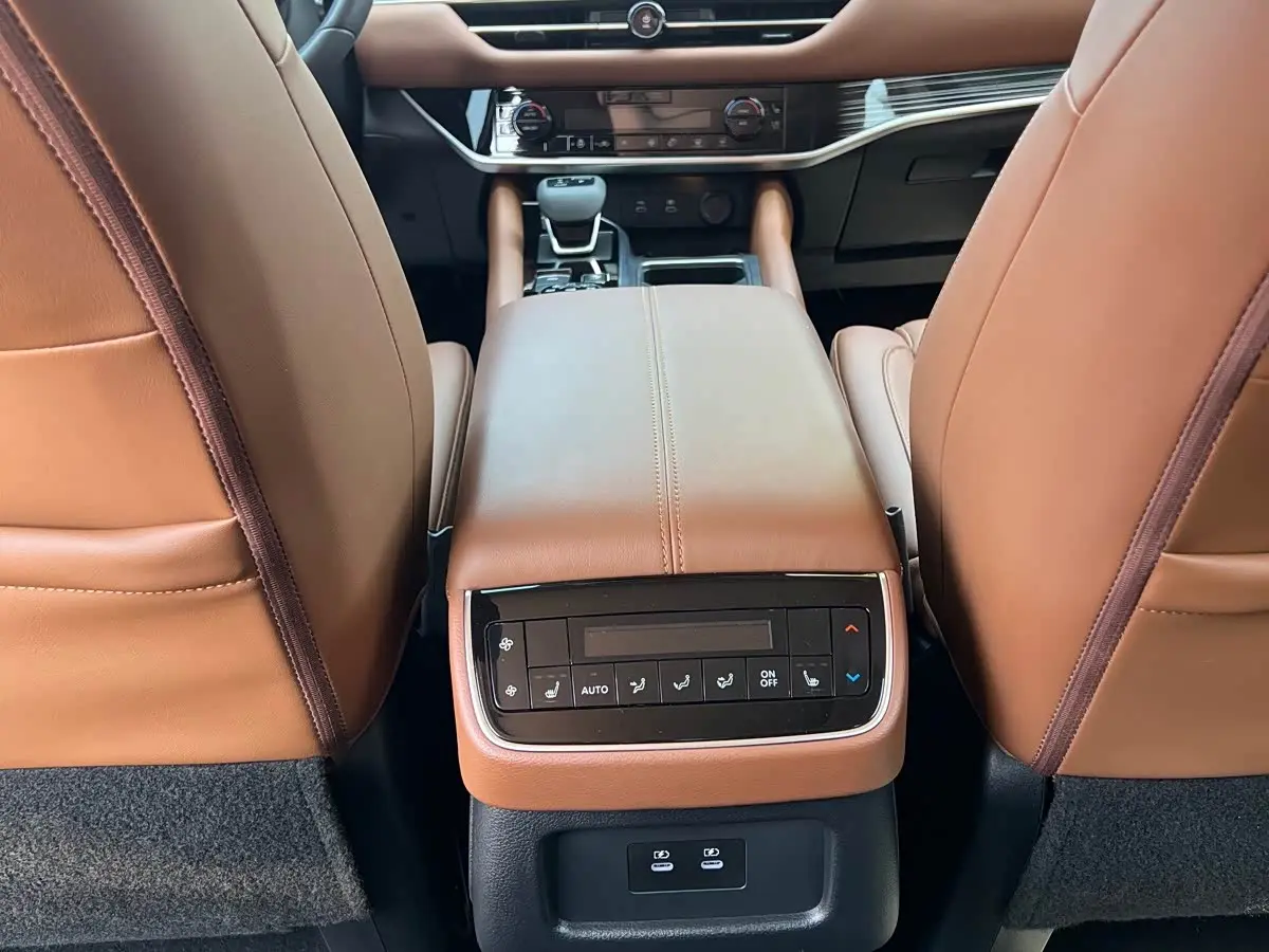 Nissan Terra 2024 — Photo 12/14