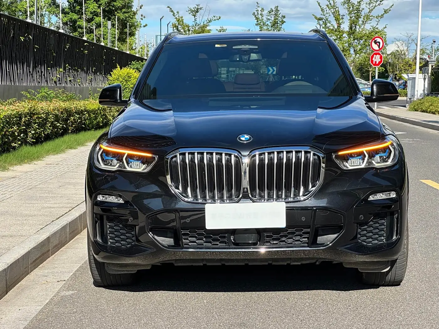 BMW X5 2020 — Photo 2/17