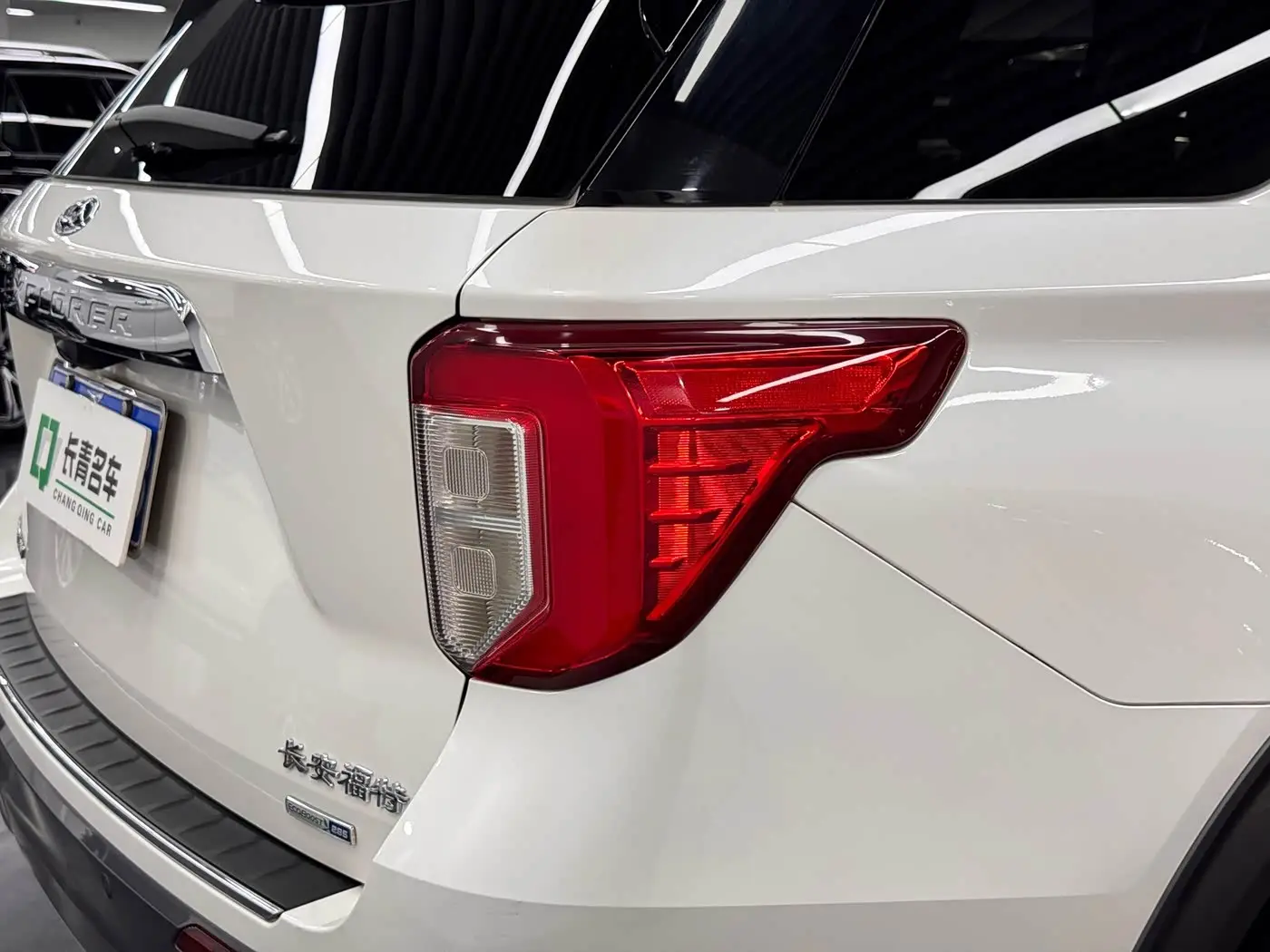 Ford Explorer 2021 — Photo 14/14