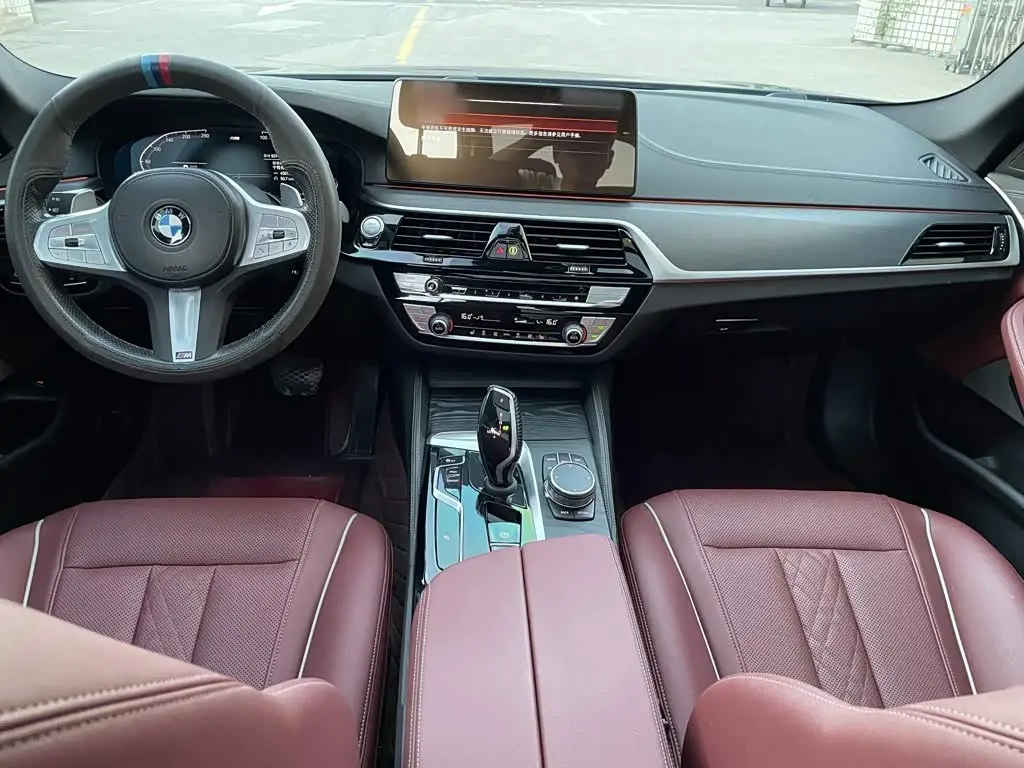 BMW 5 Series 2023 — Photo 11/20