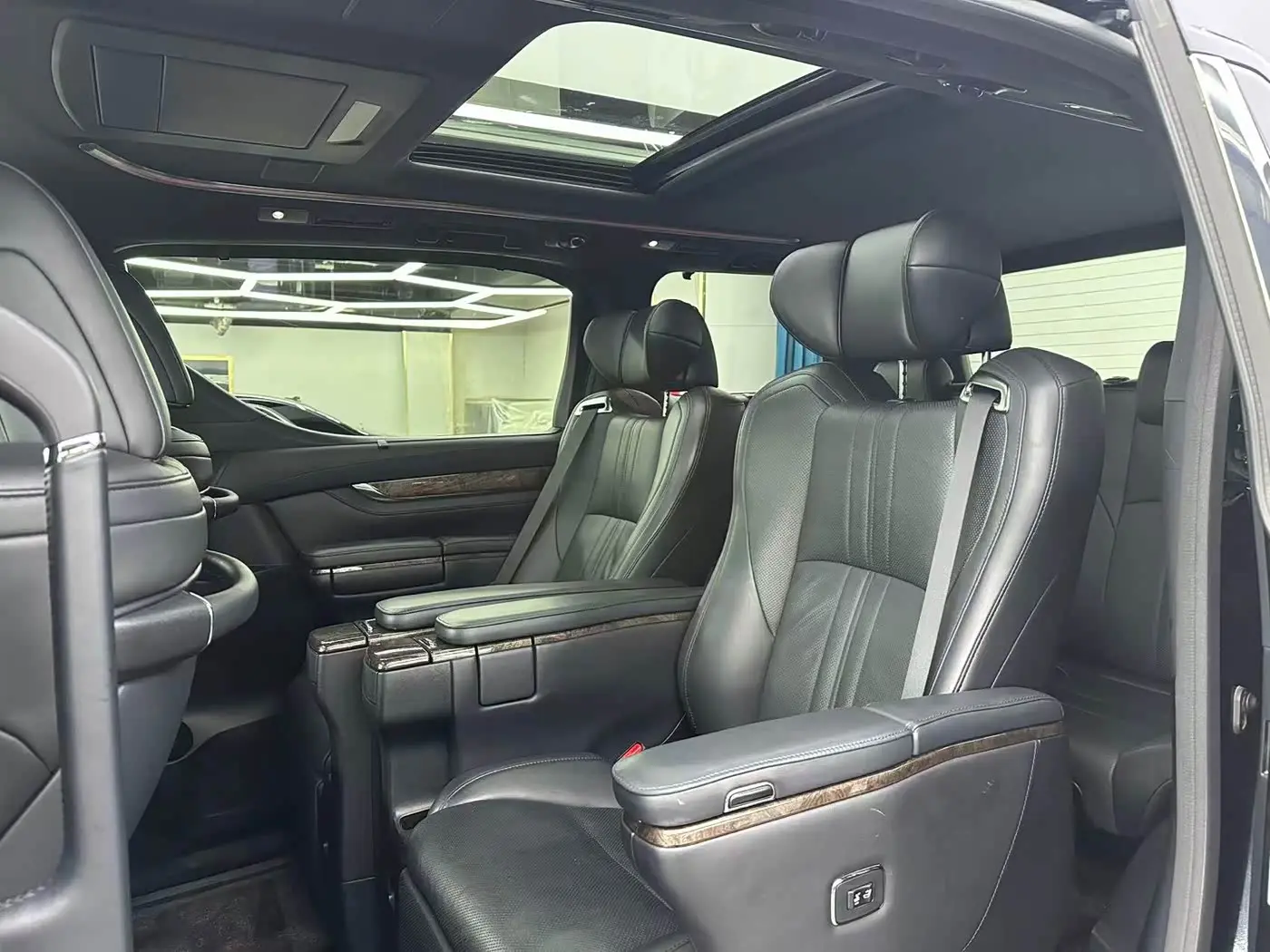Toyota Alphard 2018 — Фото 5/18