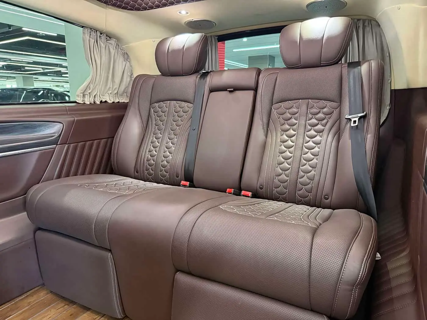 Mercedes-Benz V-Class 2020 — Photo 5/20