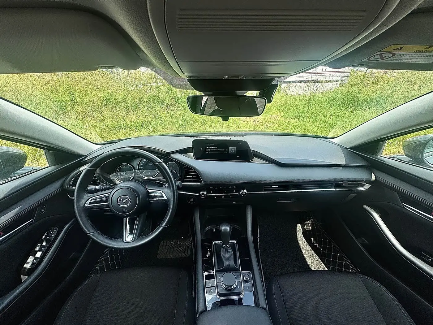 Mazda Mazda3 Axela 2025 — Photo 9/10