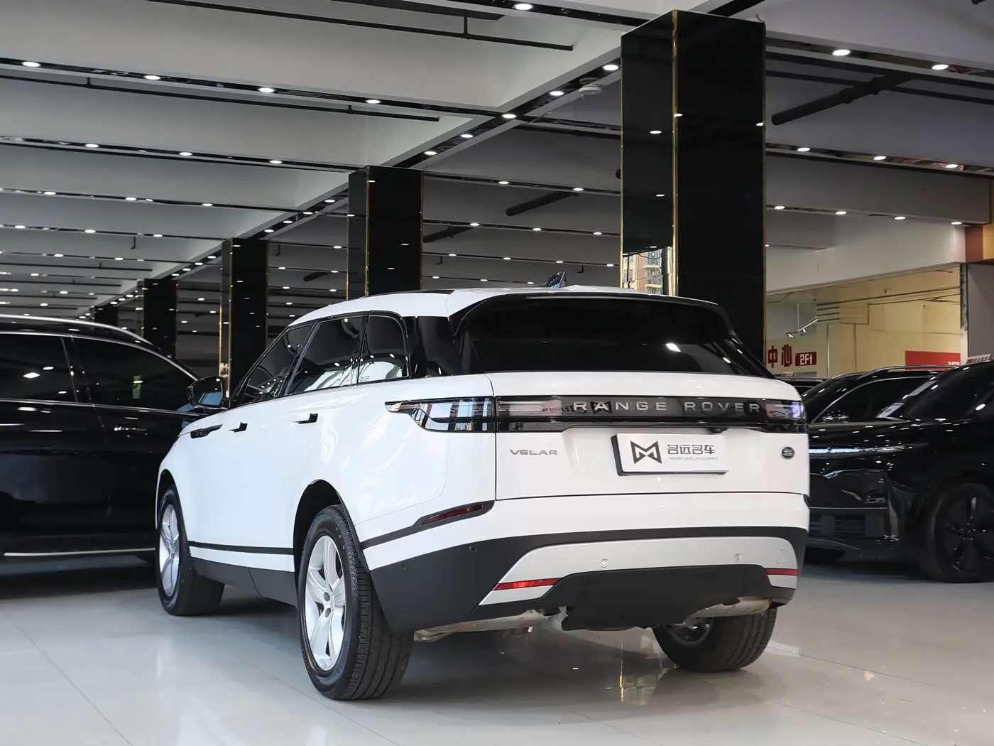 Land Rover Range Rover Velar 2024 — Photo 15/17