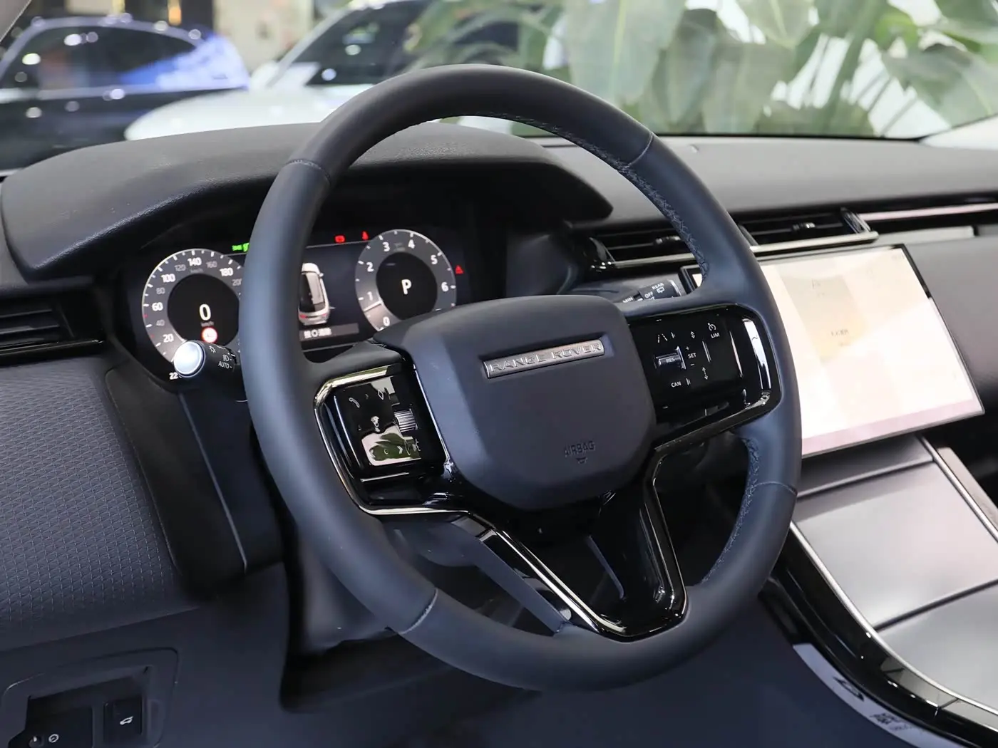 Land Rover Range Rover Velar 2024 — Photo 7/17
