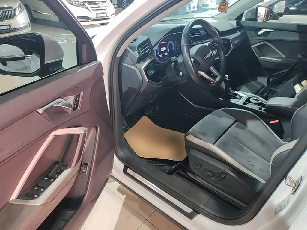Audi Q3 2021 — Photo 16/20