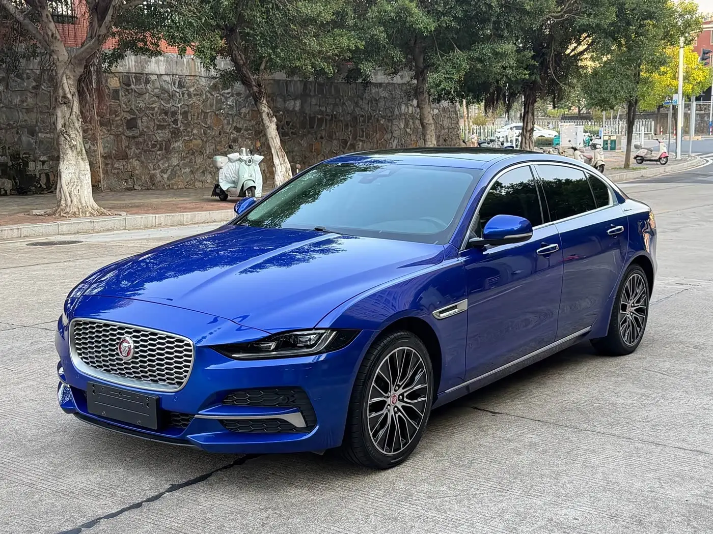 Jaguar XEL 2021 — Фото 1/20