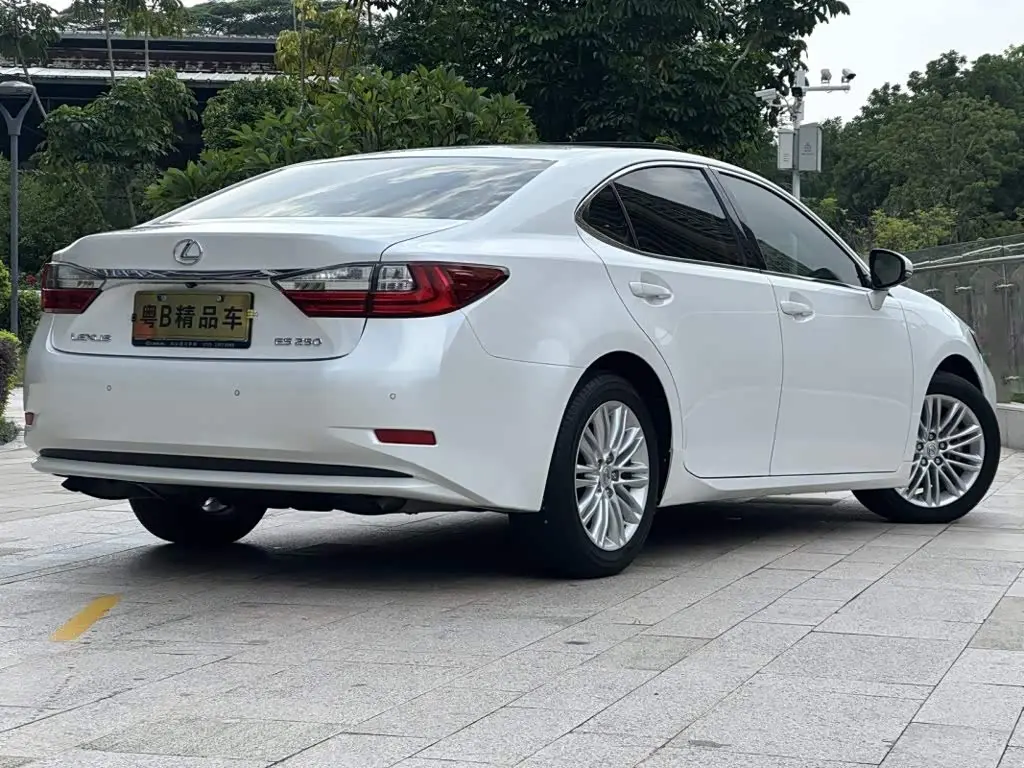 Lexus ES 2016 — Фото 7/19