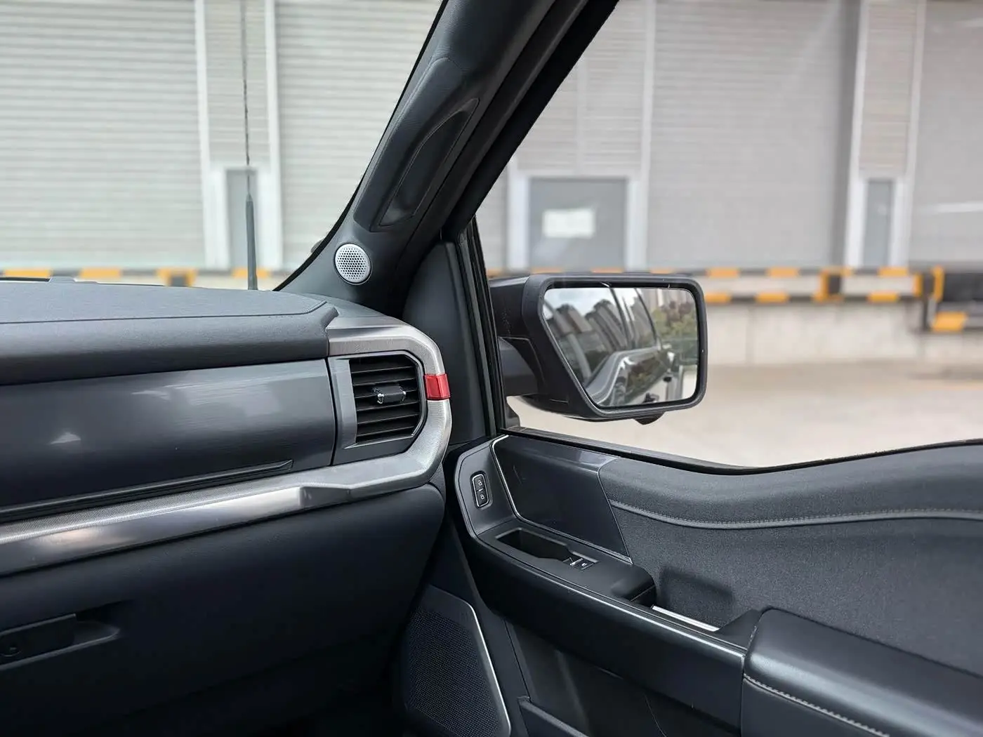 Ford F-150 Raptor 2023 — Photo 10/15