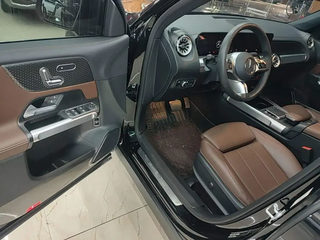 Mercedes-Benz GLB 2024 — Фото 15/19