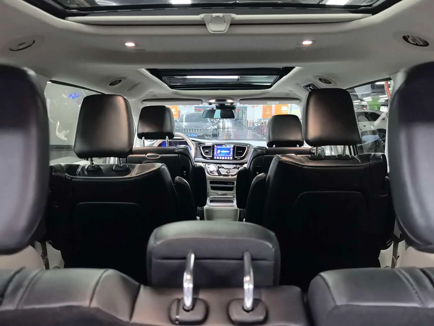 Chrysler Grand Caravan PHEV 2020 — Фото 13/15