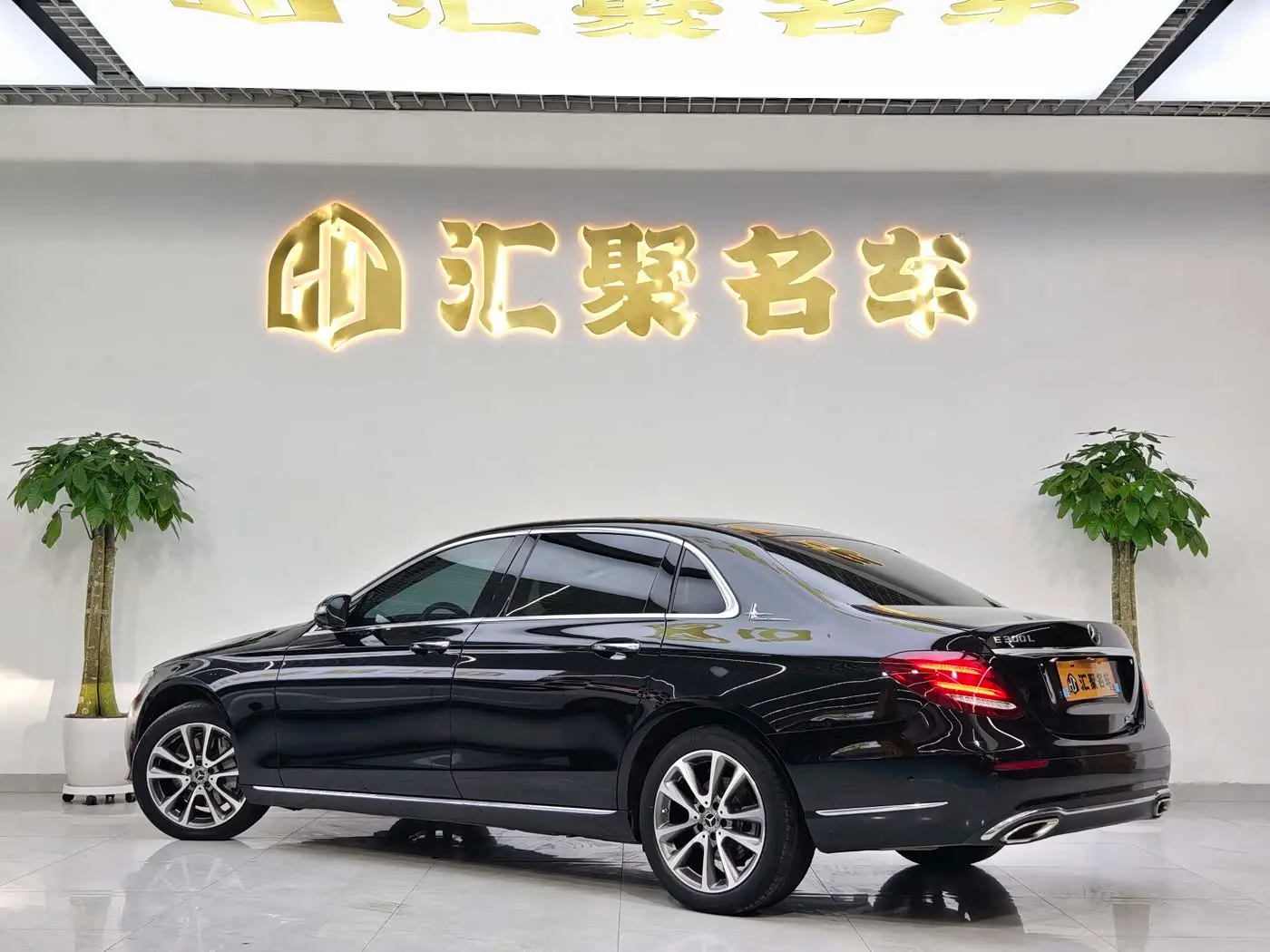 Mercedes-Benz E-Class 2019 — Photo 7/20