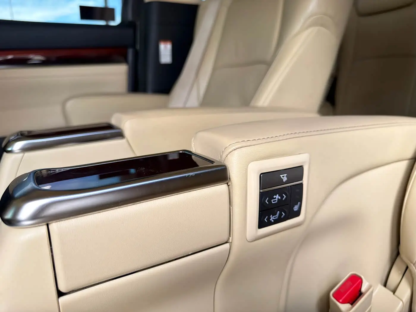 Toyota Alphard 2017 — Photo 15/20