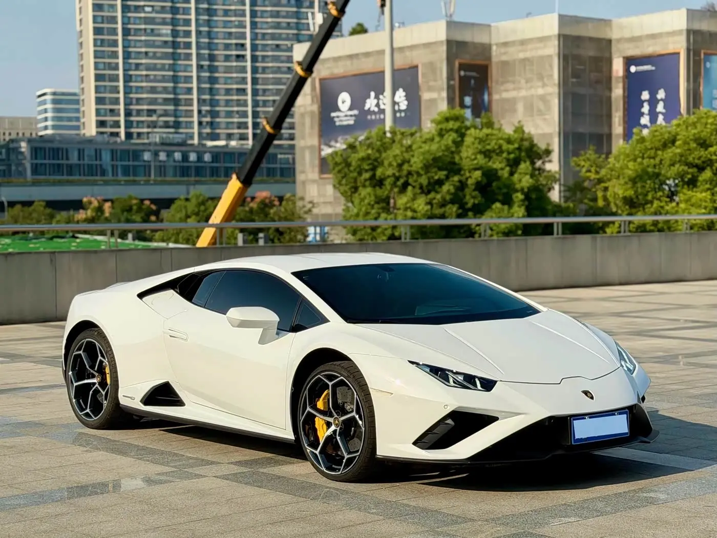 Lamborghini Huracán 2023 — Фото 3/19