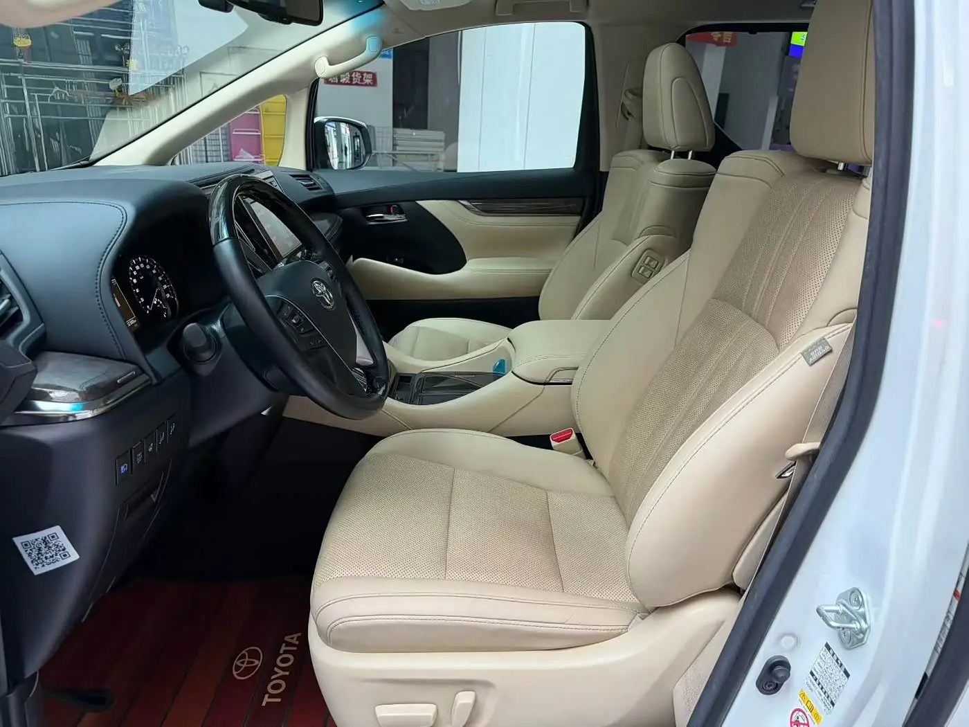Toyota Alphard 2018 — Photo 8/9