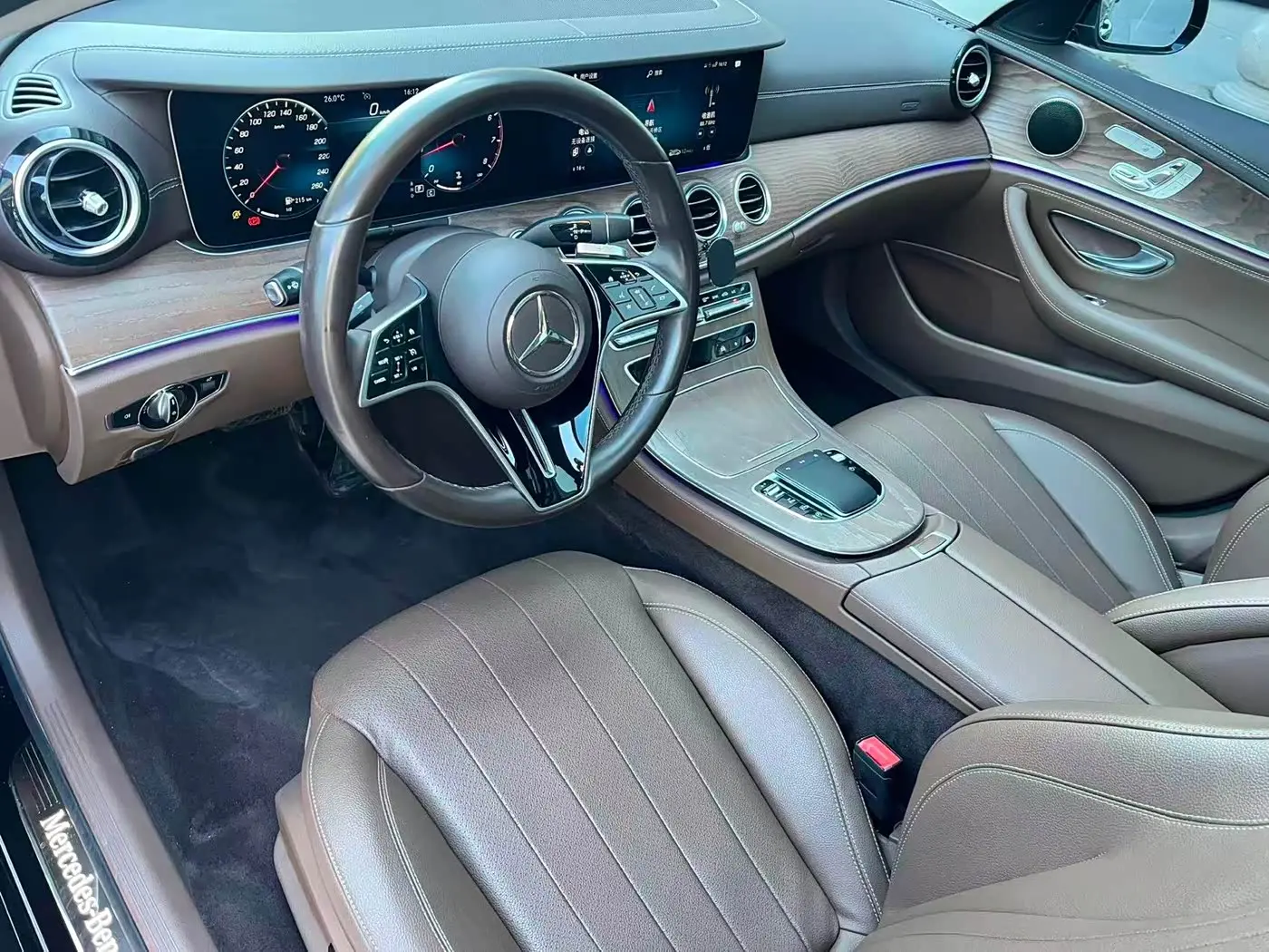 Mercedes-Benz E-Class 2021 — Photo 4/9