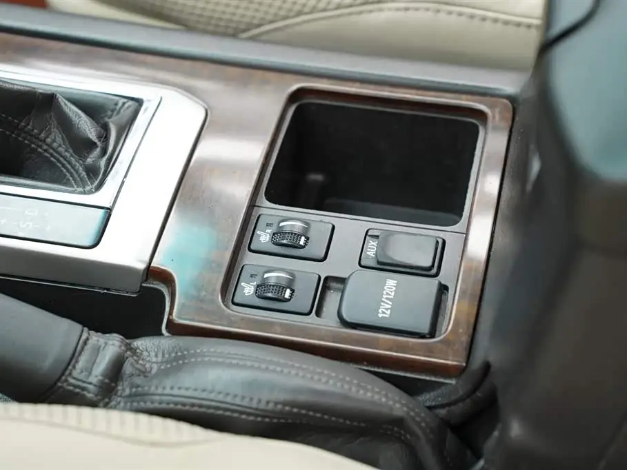 Toyota Prado 2011 — Photo 14/20
