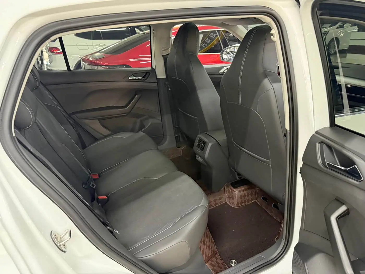 Volkswagen T-Cross 2023 — Фото 15/16