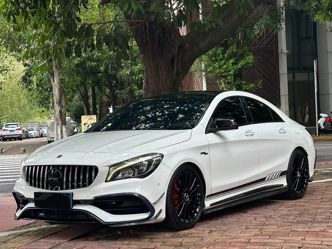Mercedes-Benz GLA AMG 2018 — Photo 1/9