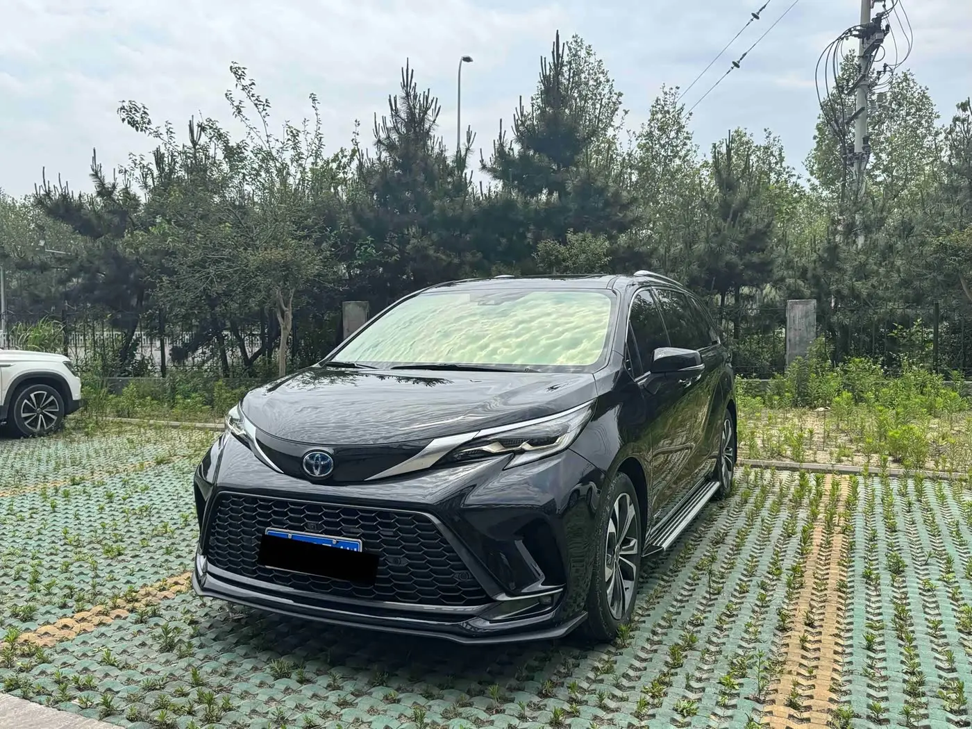 Toyota Granvia 2024 — Photo 1/9