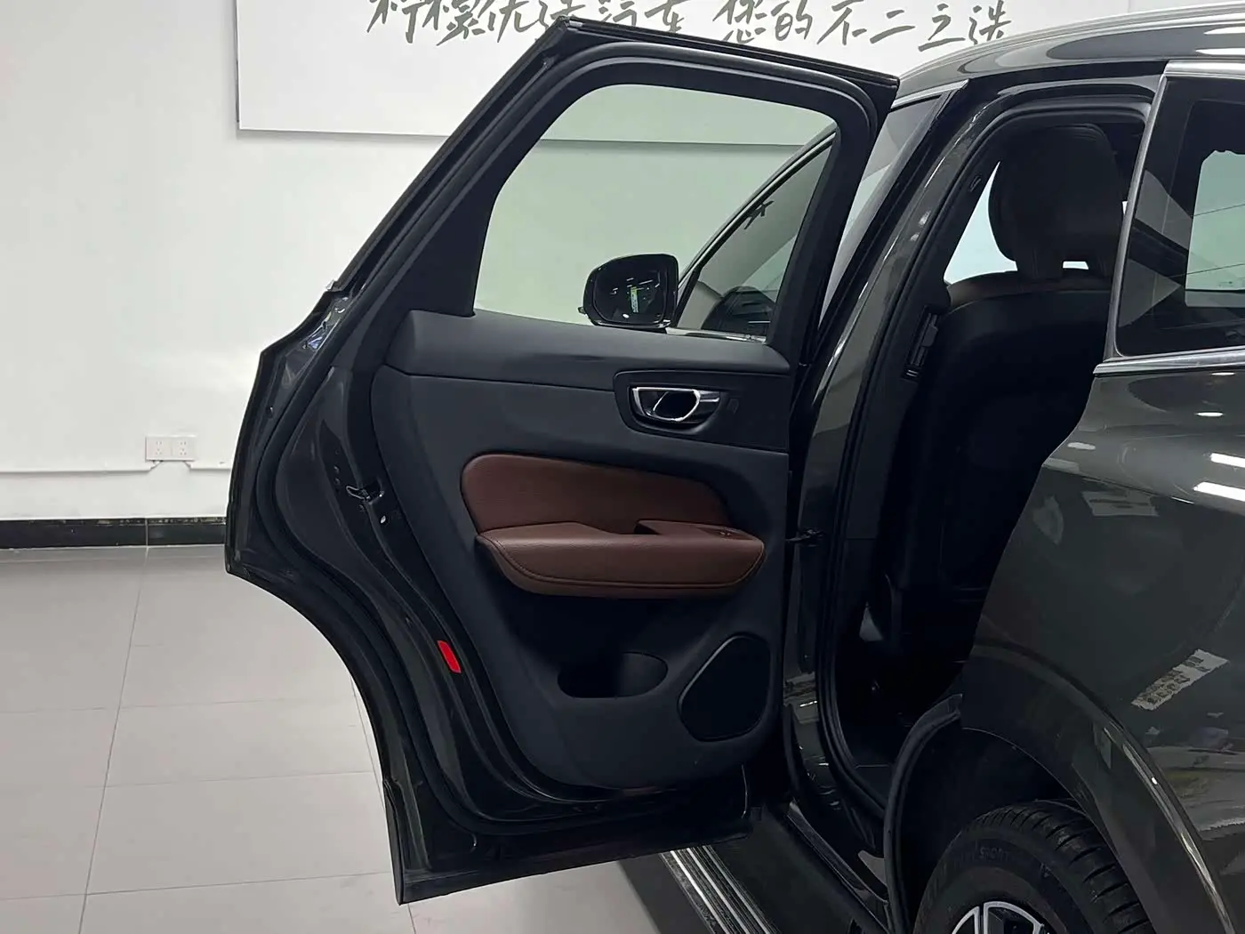 Volvo XC60 2021 — Фото 15/20