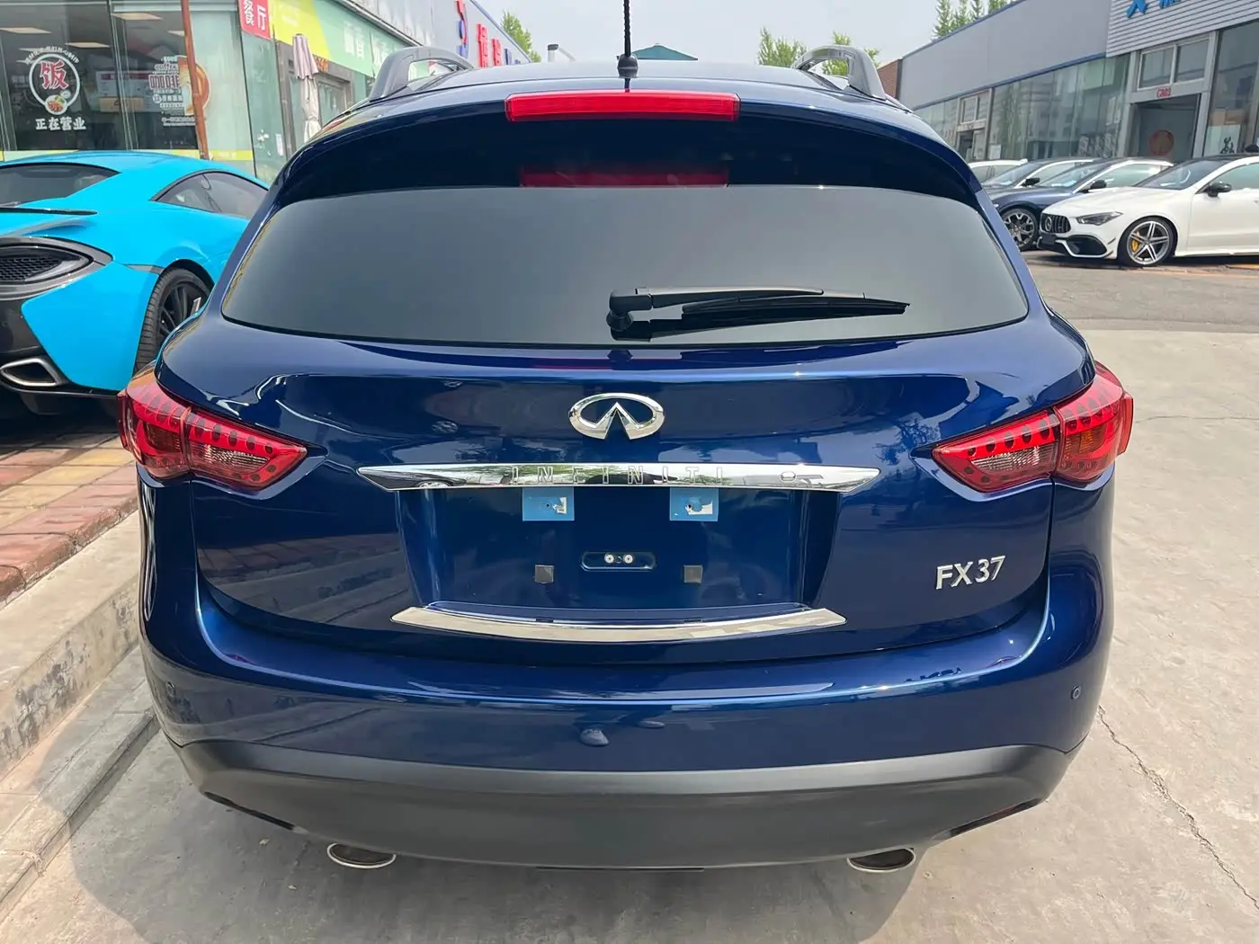 Infiniti FX 2013 — Photo 3/12