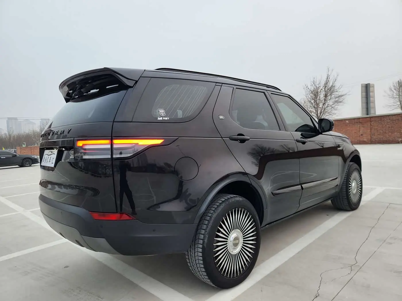 Land Rover Discovery 2019 — Şəkil 4/9