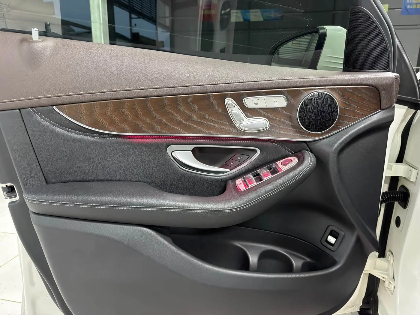 Mercedes-Benz GLC 2020 — Photo 5/20