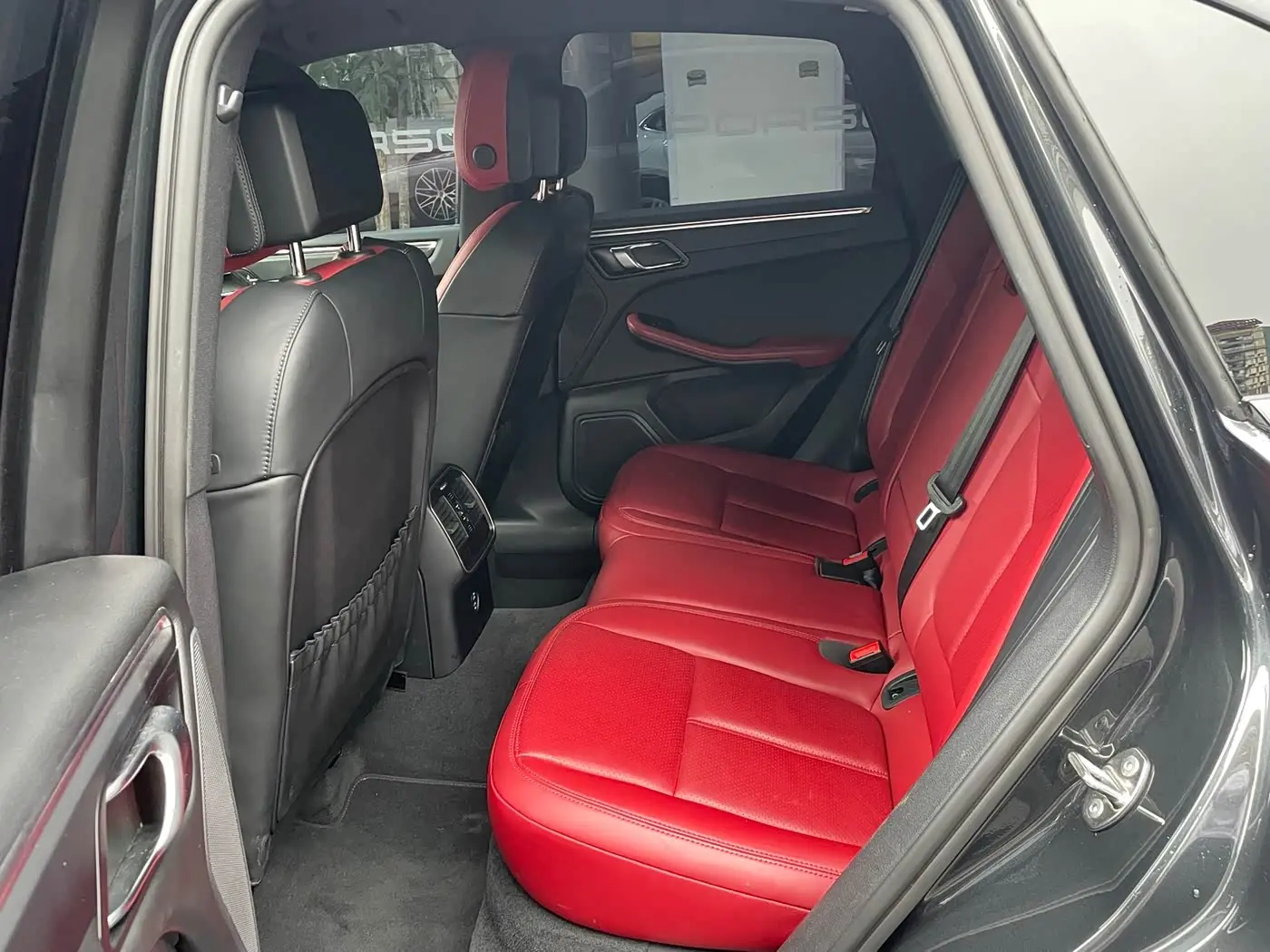 Porsche Macan 2024 — Photo 6/12