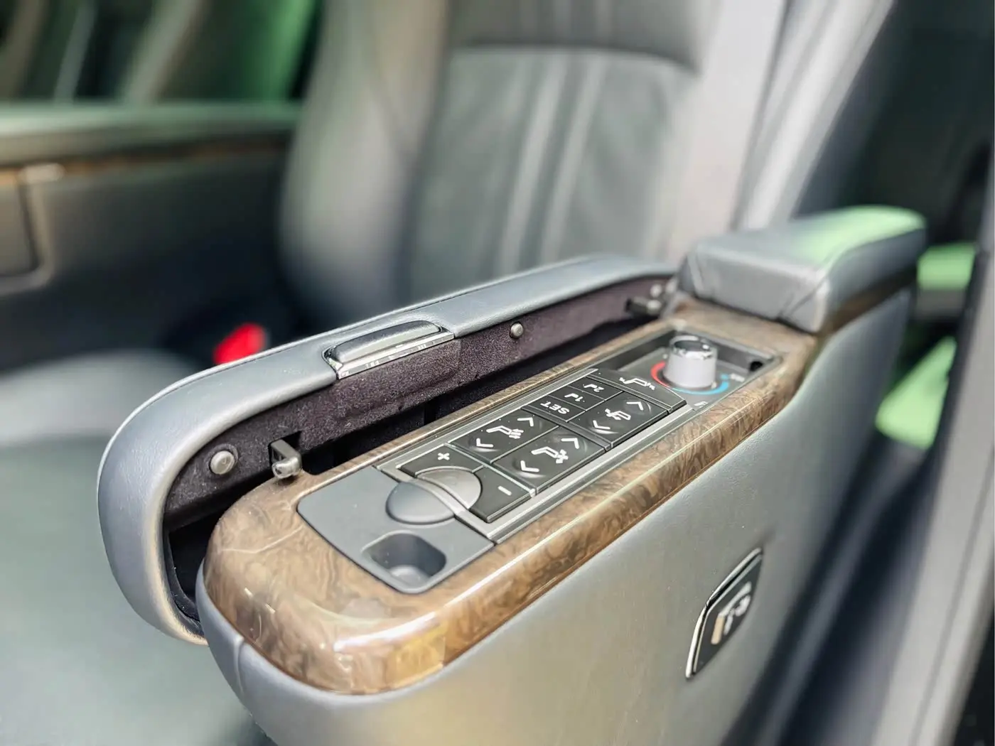 Toyota Alphard 2021 — Photo 13/20