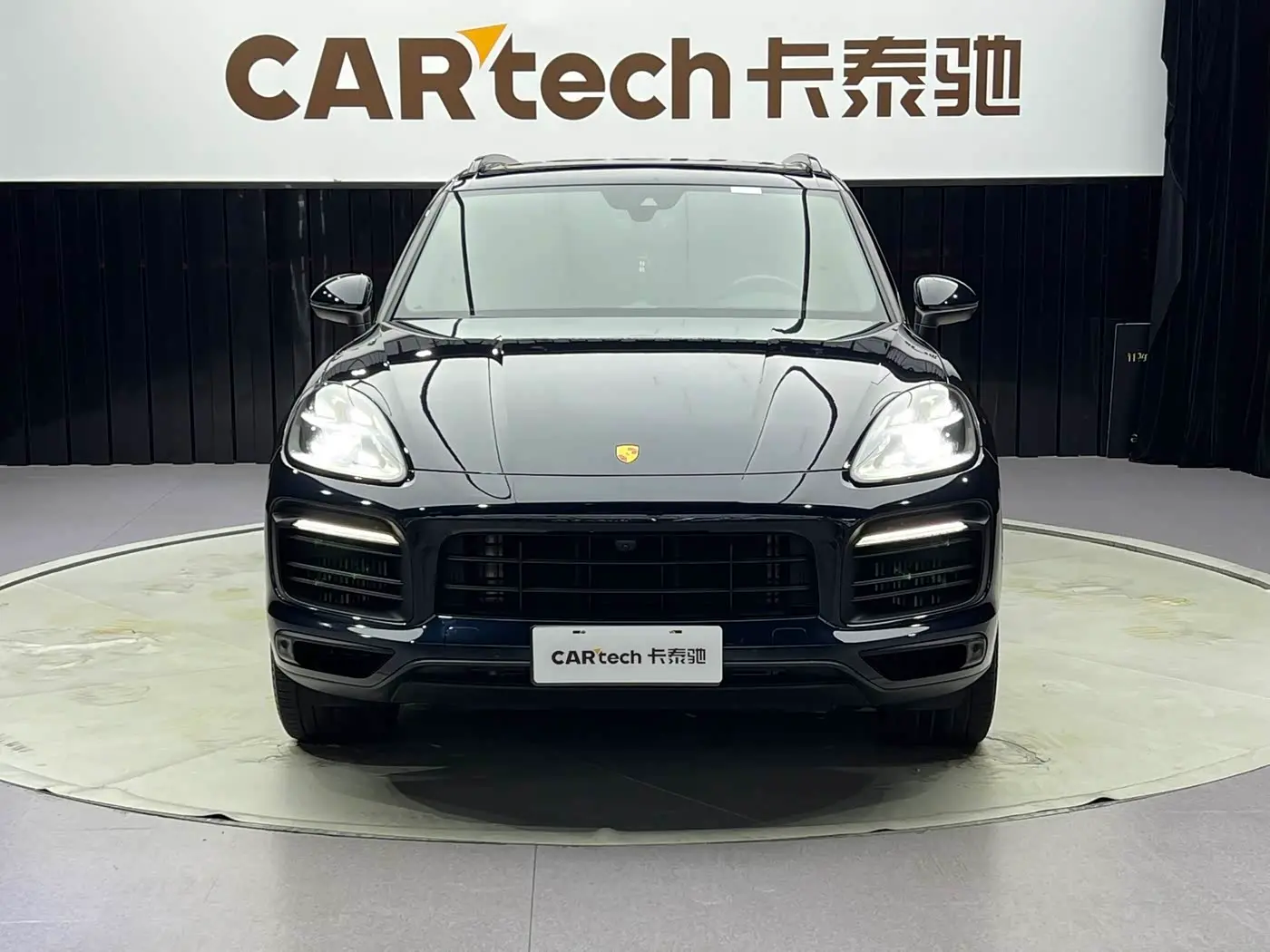Porsche Cayenne 2022 — ფოტო 3/14