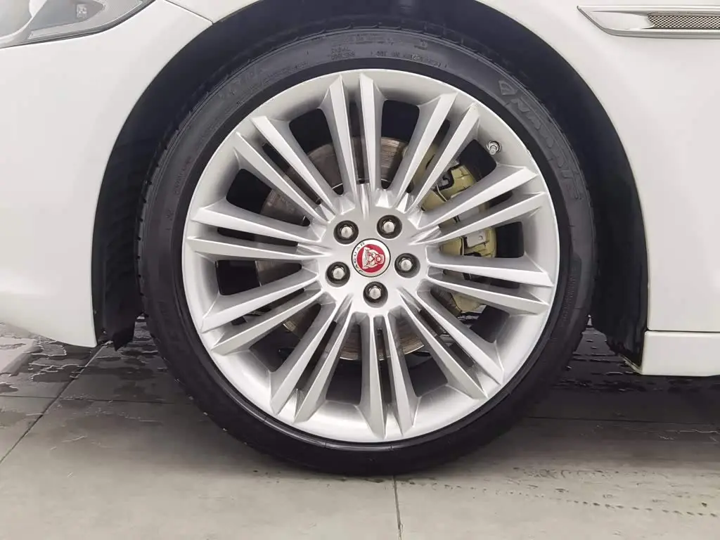 Jaguar XJ 2019 — Photo 17/20