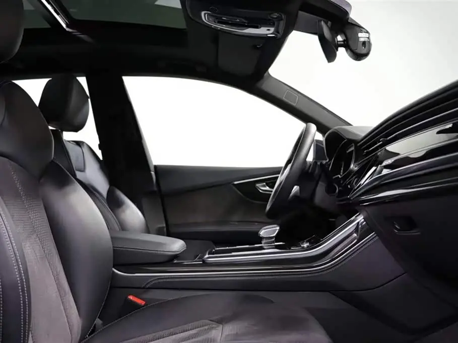 Audi Q8 2021 — Photo 8/17