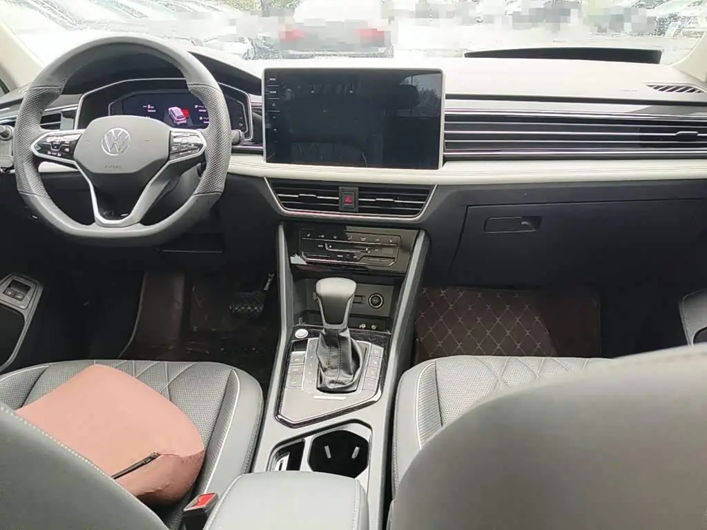 Volkswagen Tiguan L PHEV 2024 — Photo 12/13