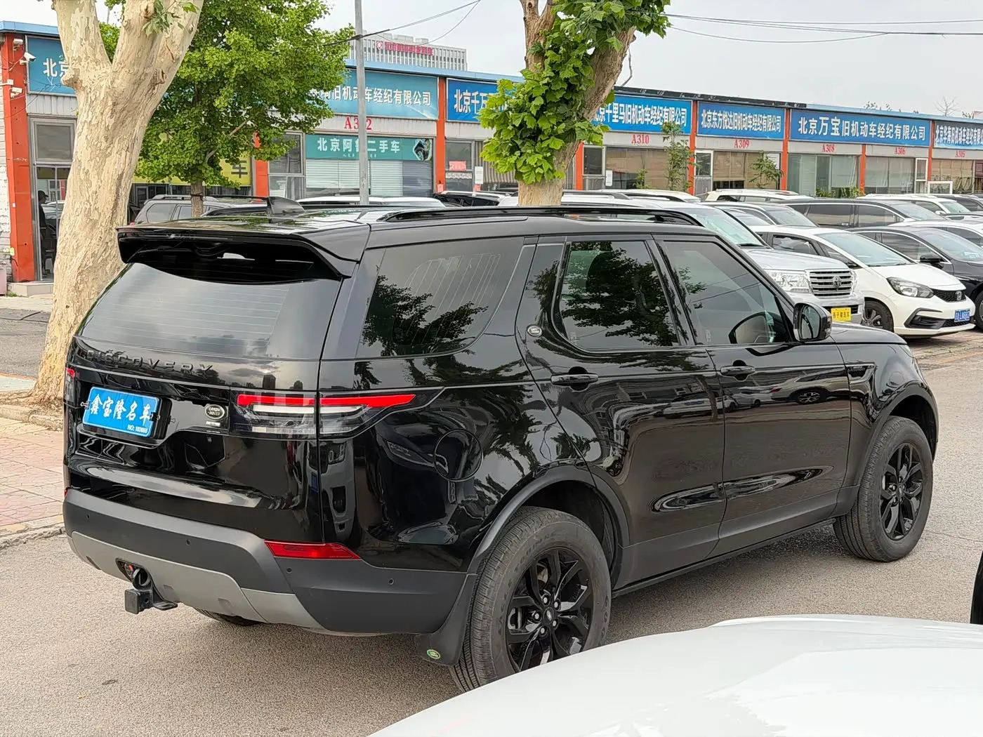 Land Rover Discovery 2019 — ფოტო 4/16