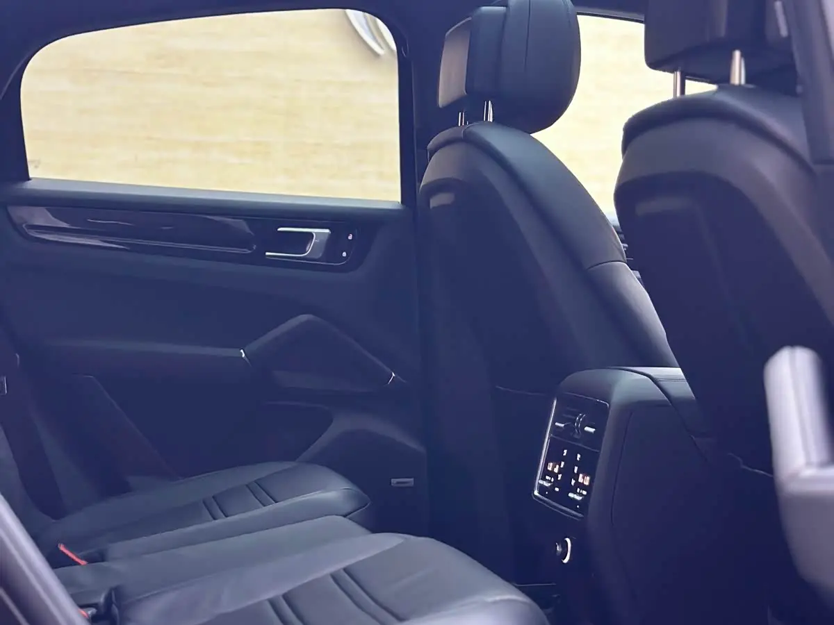 Porsche Cayenne 2019 — Фото 8/11