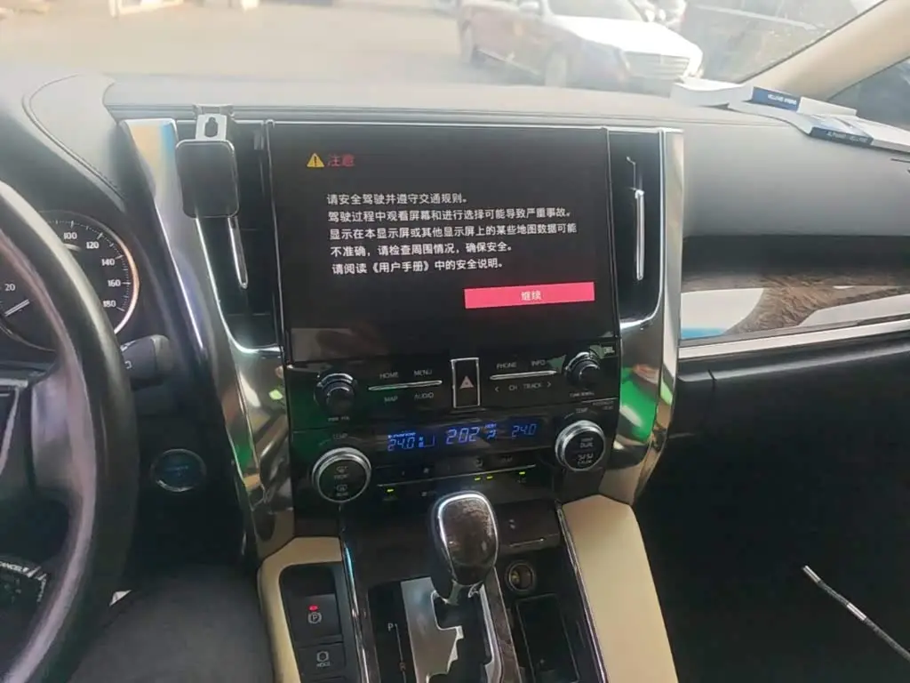 Toyota Vellfire 2021 — Фото 12/19