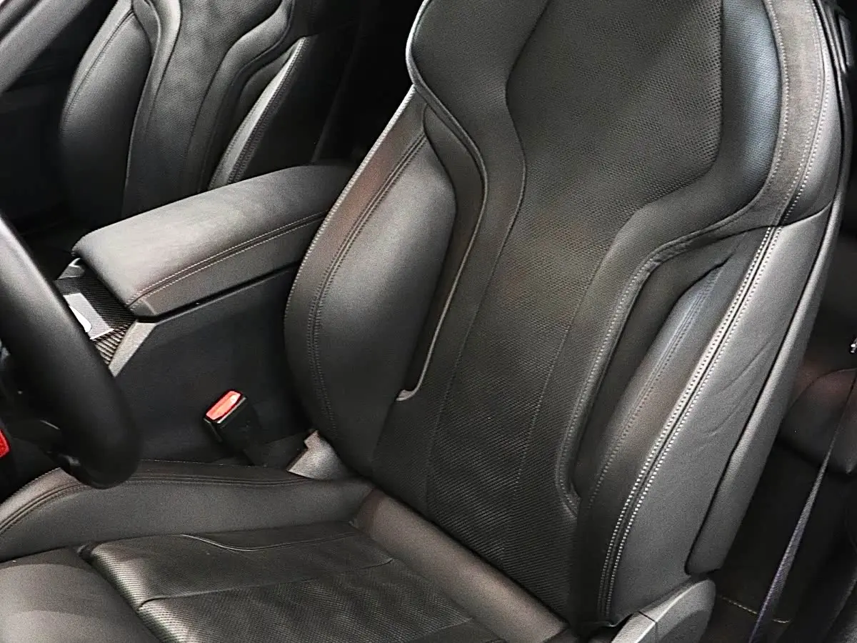 BMW M4 2022 — Photo 12/19