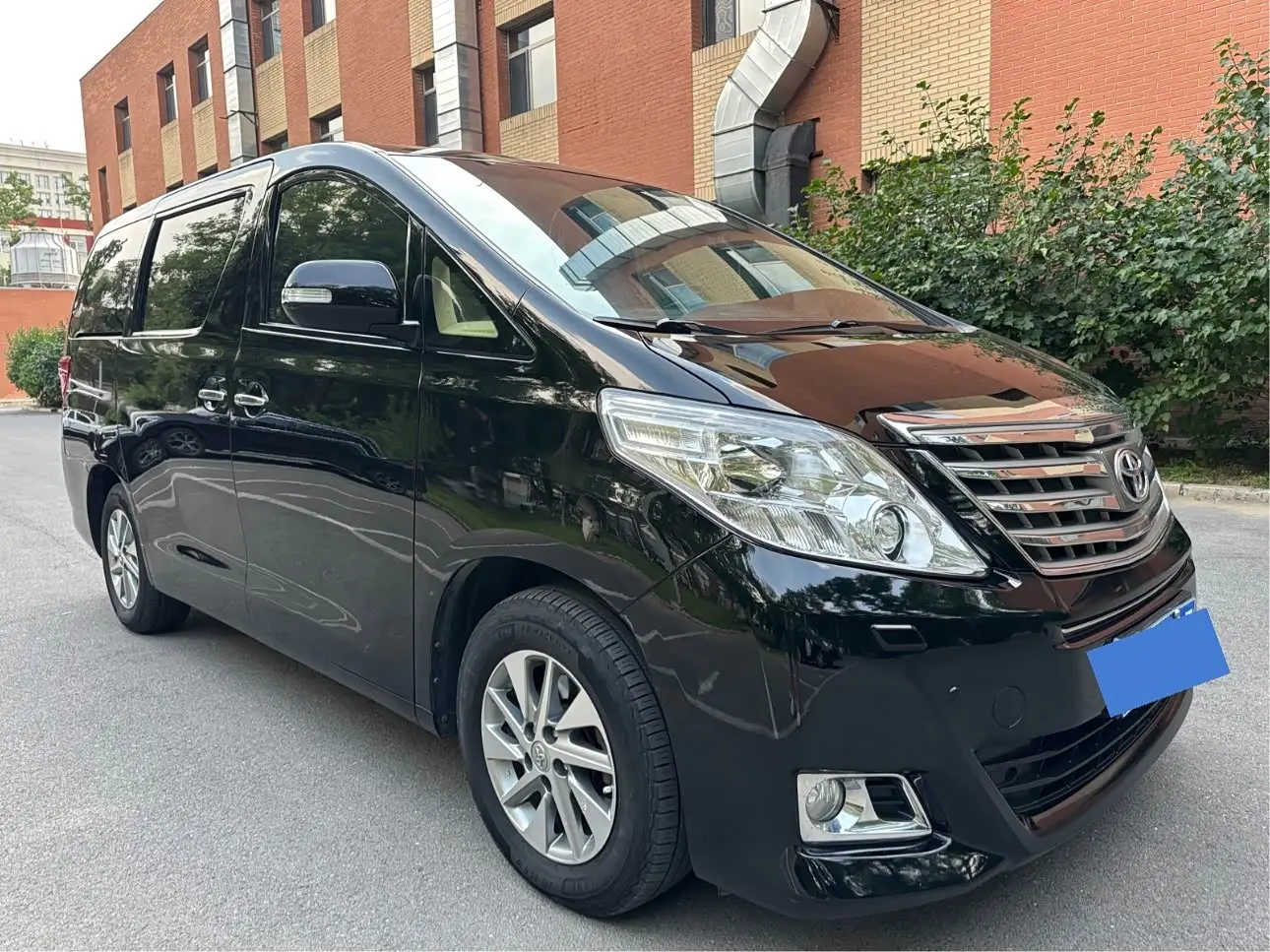 Toyota Alphard 2014 — Photo 3/20