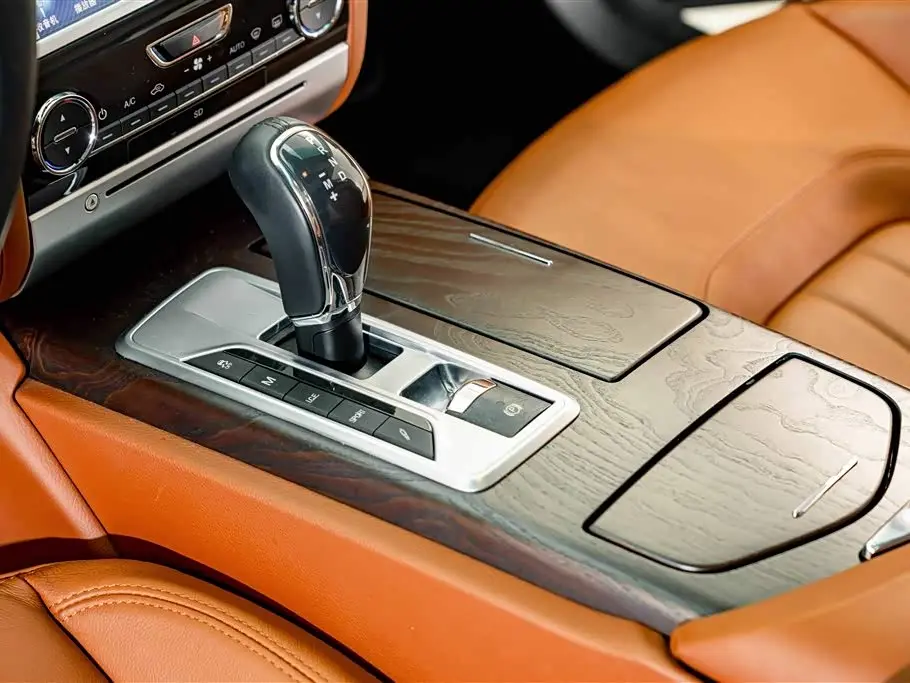 Maserati Quattroporte 2015 — Фото 11/20